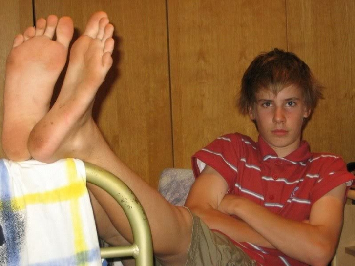 Twink boy feet