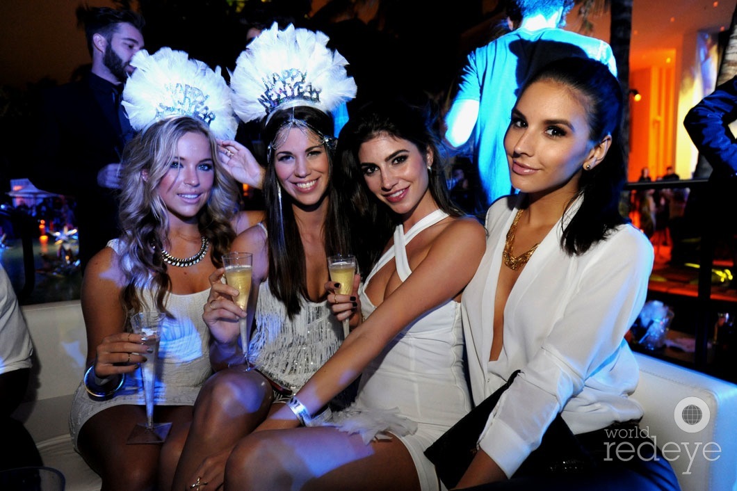 girls Miami beach party