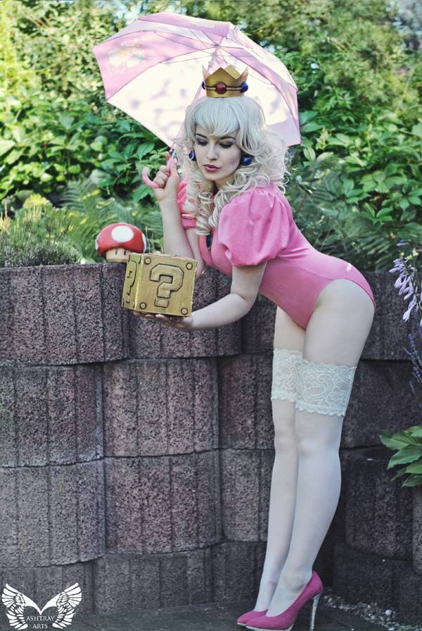 Liz katz sexy princess peach cosplay