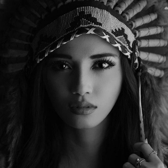 headdress Beautiful women native american