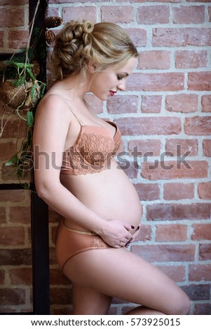girls posing pregnant Naked